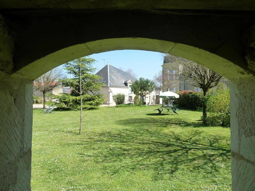 Hotel & Spa Chai De La Paleine Le Puy-Notre-Dame Exterior foto